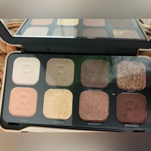 3 Piece Make-Up Set. Revolution Eye Shadow Palette, Ciate Setting Powder & Bag - Picture 9 of 10